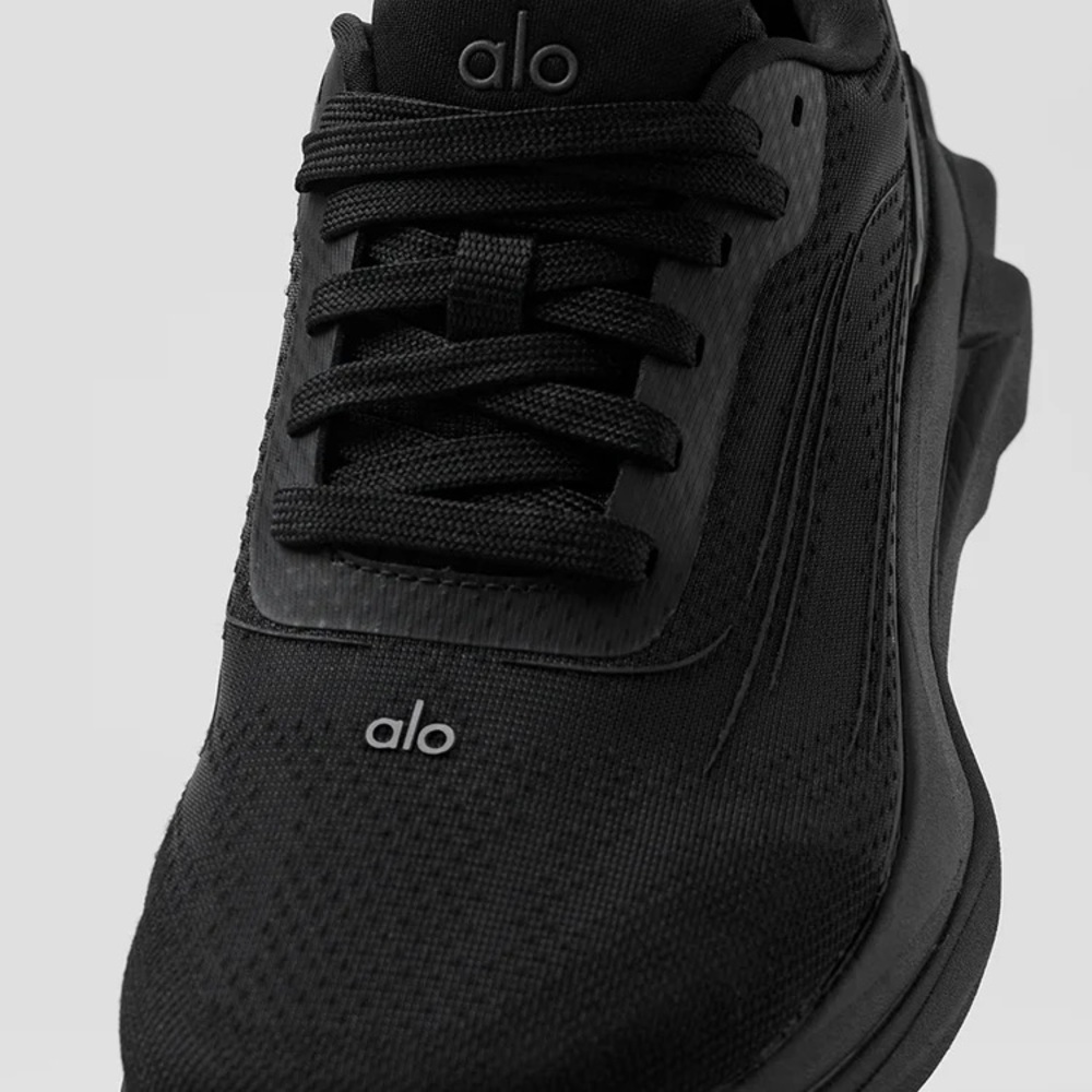 ALO Yoga Runner unisex sneakers W9/M7.5 - Picture 10 of 11